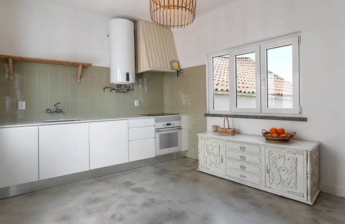 Cadaval Cottage | Cottage 'Casa Das Alfazemas' with Shared Pool, Private Terrace and Wi-Fi