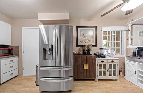 Mayflower Village House | Cozy 3b2b Single house with AC in Monrovia w/backyard patio