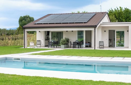 Borgo Milano Apartment | Armonia Suites Terra, new apartment with garden and pool in Verona