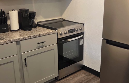Green River Apartment | Looking for a quiet, cozy escape in the heart of historic Green River, WY? Our 1 bed/1 bath Airbnb offers the perfect blend of charm and comfort — just steps away from the scenic beauty and local history that make this town so special.