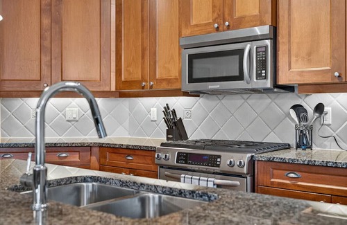Westbank Condo | 3 bedroom overlooking Okanagan Lake