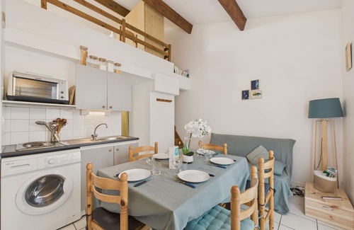 Saint-Vincent-sur-Jard Ski Chalet | Shared swimming pool, terrace, house for 5