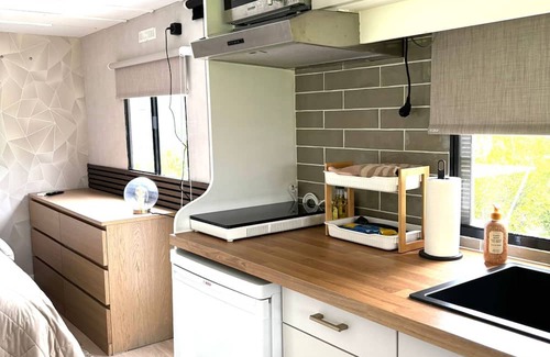 Municipality of Heerhugowaard Ski Chalet | Cozy mobile home near the beach & charming towns