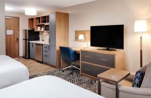 Macomb Hotel | Quiet Studio with Full Kitchen Close to Macomb Center for the Performing Arts