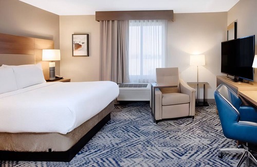 Macomb Hotel | Enjoy Restful Sleep at Elegant Suite with Kitchen Near CJ Barrymore Amusement