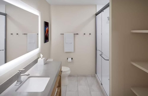 Macomb Hotel | Fully Equipped Studio with Kitchen and Swimming Pool Perfect for Extended Stays