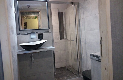 Les Cotes de Corps Bed & Breakfast | Bed and Breakfast 'La Chambre De L'Obiou 2' with Lake View, Shared Garden and Wi-Fi