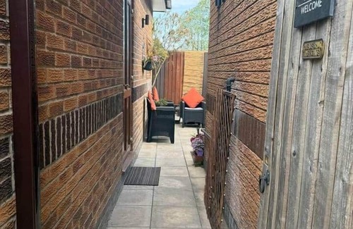West Bridgford House | Studio C - Newly renovated private 1 bed studio