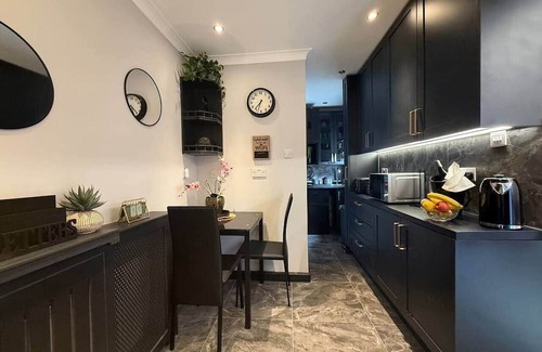 West Bridgford House | Studio C - Newly renovated private 1 bed studio