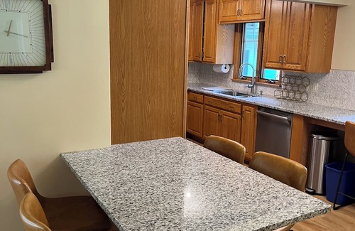 Payne - Phalen House | Spacious 4-bedroom house near Lake Phalen with AC, WiFi