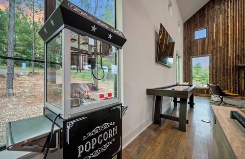 Pickens Cabin | Iron Bull | Unforgettable Cabin w/Hot Tub, Games & Mechanical Bull Adventure