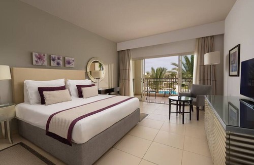 Marsa Matruh Hotel | Elegant Room Space Near Almaza's Pristine Beach | with Swimming Pool & Breakfast
