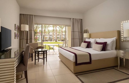 Marsa Matruh Hotel | Spacious Room for Family/Friends - Free Breakfast and with Swimming Pool