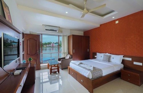 Nedumudy Resort | Riveria Adventures Waterfront Resorts with modern comfort & paddy-view stays