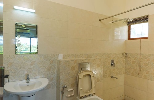Nedumudy Resort | Riveria Adventures Waterfront Resorts with modern comfort & paddy-view stays