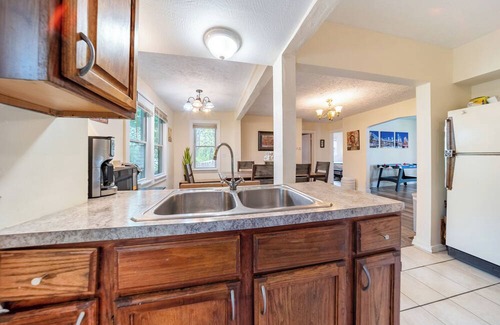Cuyahoga Falls House | Charming 3-bedroom house in Cuyahoga Falls with AC