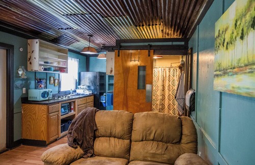 Ingleside Cabin | Charming Pondside tiny home in enjoyable Ingleside. Just minutes from the beach