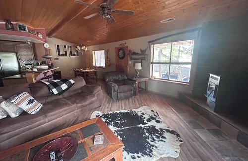 Zuzax House | Serene 2-bedroom house with fitness room in Tijeras