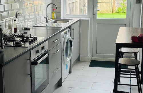 Broad Green House | Charming 4-bedroom house in Croydon for a delightful stay