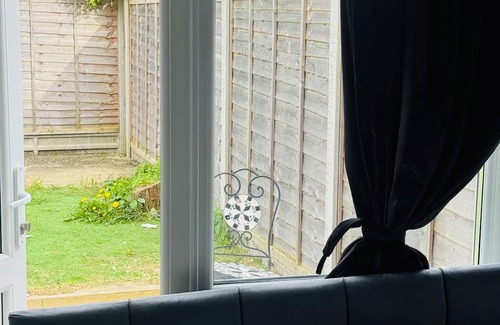 Broad Green House | Charming 4-bedroom house in Croydon for a delightful stay