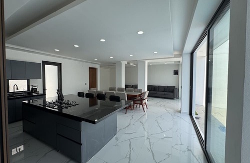 Perula House | Casa Top Horizonte. Charming 3-bedroom beach house with AC & Private Pool.