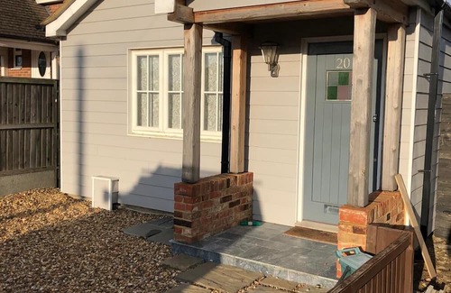 St Lawrence House | The Bucket is so much more than its name.nRelaxing, 2 bed,2 bath retreat.
