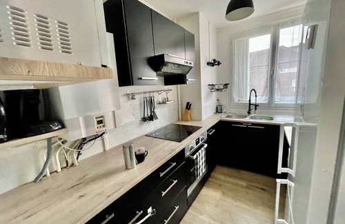 Beauvais Apartment | ✈️🚆Large T2 Ground floor Hyper center - Shuttle* & Sauna* + 🅿️Parking