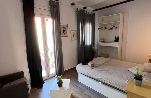 Collblanc y La Torrassa Apartment | Charming 2-bedroom apartment with AC in L'Hospitalet de Llobregat