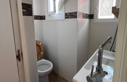 Collblanc y La Torrassa Apartment | Charming 2-bedroom apartment with AC in L'Hospitalet de Llobregat