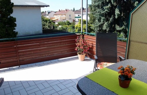 Weinheim Apartment | Holiday Apartment "Mand" with Balcony and Wi-Fi