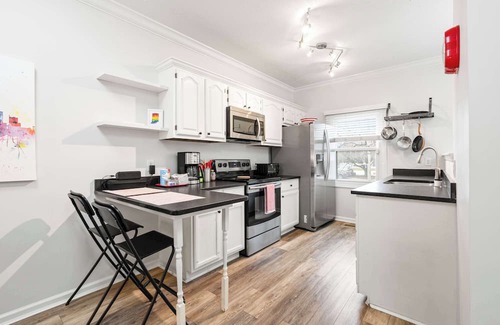 Lockerbie Square Apartment | Mass Ave Gem and steps away from Yoga Studio