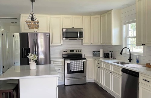 Monroe House | Cozy Minimalistic 3BR Home
