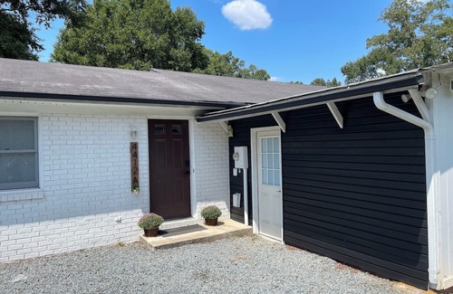 Monroe House | Cozy Minimalistic 3BR Home