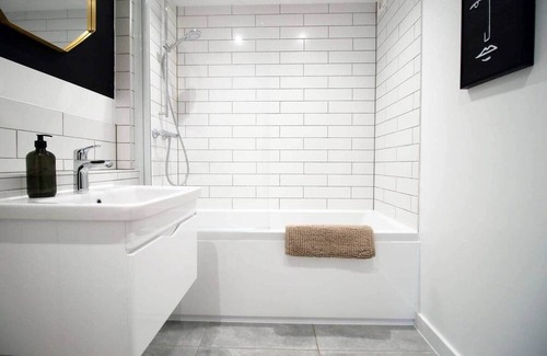 Bournemouth City Centre Apartment | Bournemouth beach apartment-Sleeps6/Garden