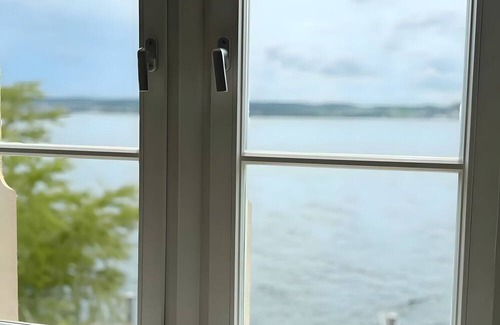 Ueberlingen Apartment | Apartment 'Directly On The Überlingen' with Lake View and Wi-Fi