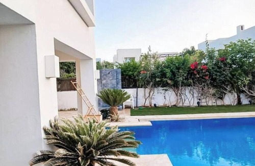 Ad-Dab'ah Villa | Hacienda White 6-BR Villa