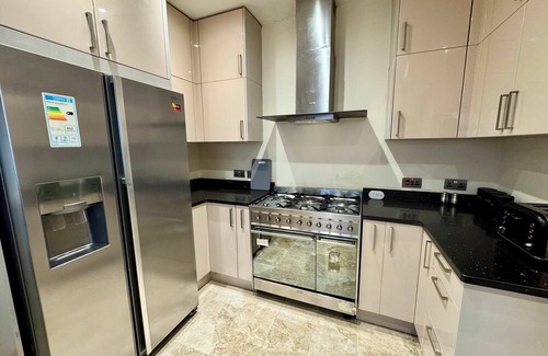 Luton Apartment | Luxury 8 Bed Home Near Luton Airport
