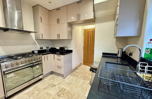 Luton Apartment | Luxury 8 Bed Home Near Luton Airport