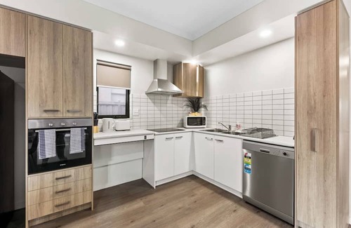 Mambourin House | Spacious Getaway Near Werribee – Relax & Unwind