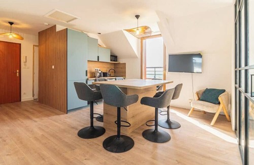 Port-Louis Apartment | Balcon ensoleillé et confort moderne – T3 vue mer
