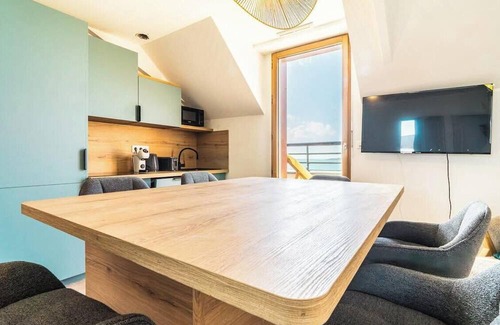 Port-Louis Apartment | Balcon ensoleillé et confort moderne – T3 vue mer