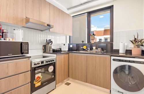 Al Raha Beach Apartment | Silkhaus Bright 1BDR Stay in The View Tower