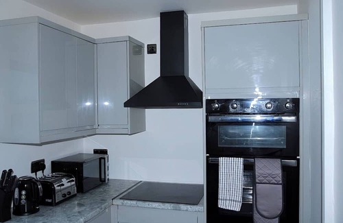 Birmingham Apartment | 2ndHomeStays I Erdington | Sleeps 5-6 I Parking