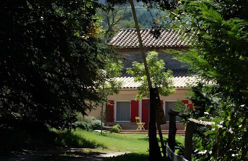 Sahorre House | Holiday Home 'Gîte Le Chant Des Oiseaux' with Mountain View, Wi-Fi and Air Conditioning