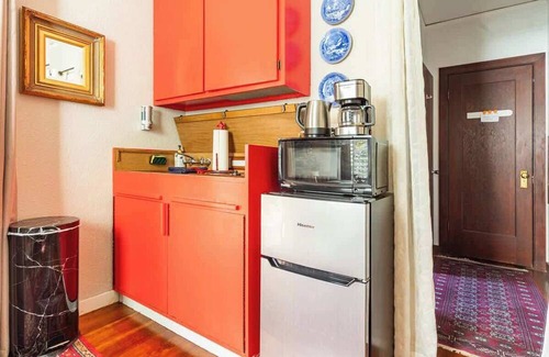 Claremont House | Serene Charming Prvt Suite Patio ~Upscale Berkeley