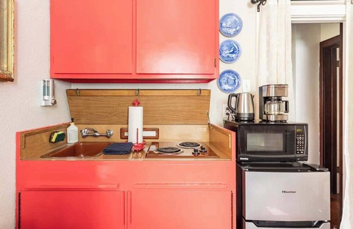 Claremont House | Serene Charming Prvt Suite Patio ~Upscale Berkeley