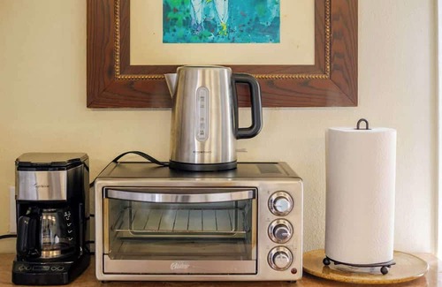 Claremont House | Elegant Spacious Private Studio ~ Upscale Berkeley