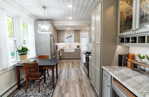 Glencoe House | Fully Furnished, Stunning Newly Remodeled 3BR Home