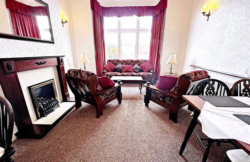 Cleethorpes Hotel | 55 Clee Road, Cleethorpes, Spacious Guest House by Sea