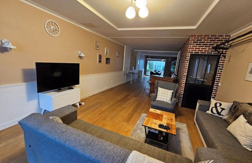 Lormont House | Charming family house with large terrace